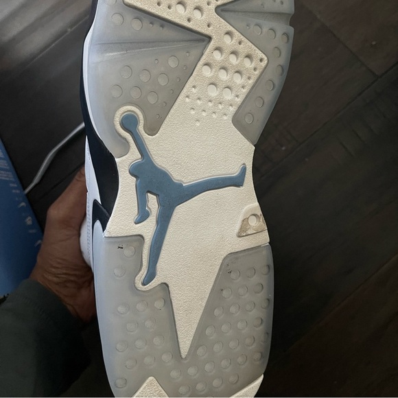 Jordan Retro 6 UNC White University Blue - Size Men’s 12 - Picture 4 of 5